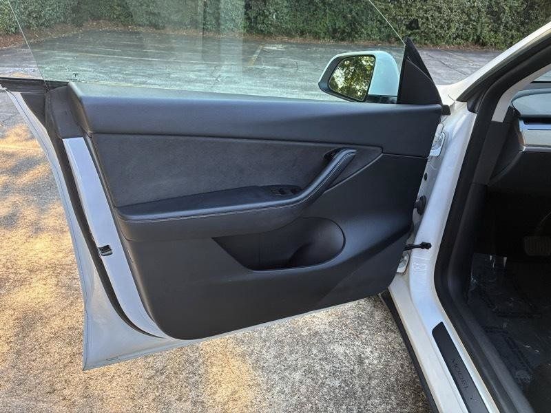 Used 2022 Tesla Model Y AWD image 17