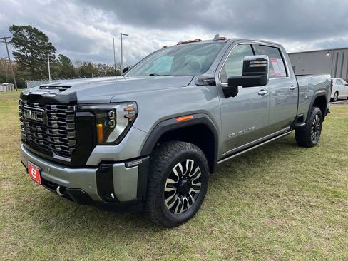 Used 2025 GMC Sierra 2500 Denali Ultimate image 3