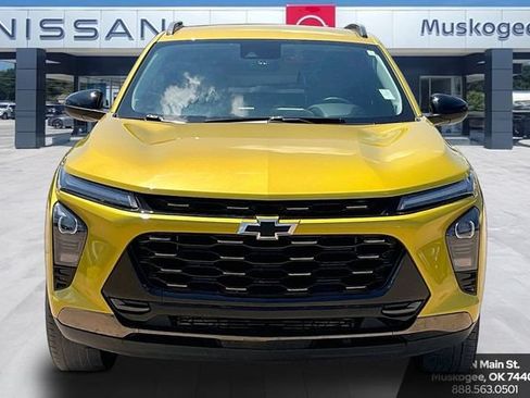 Used 2025 Chevrolet Trax ACTIV w/ Driver Confidence Package FWD image 2