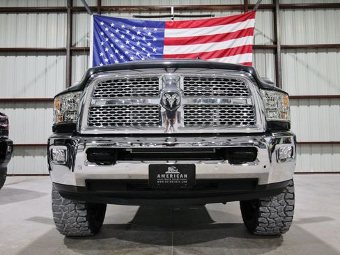 Used 2016 RAM 2500 SLT w/ Luxury Group AWD/4WD image 2
