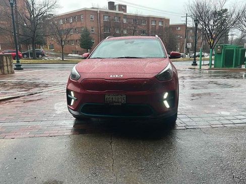 Used 2022 Kia Niro EX Premium w/ Cold Weather Package image 8