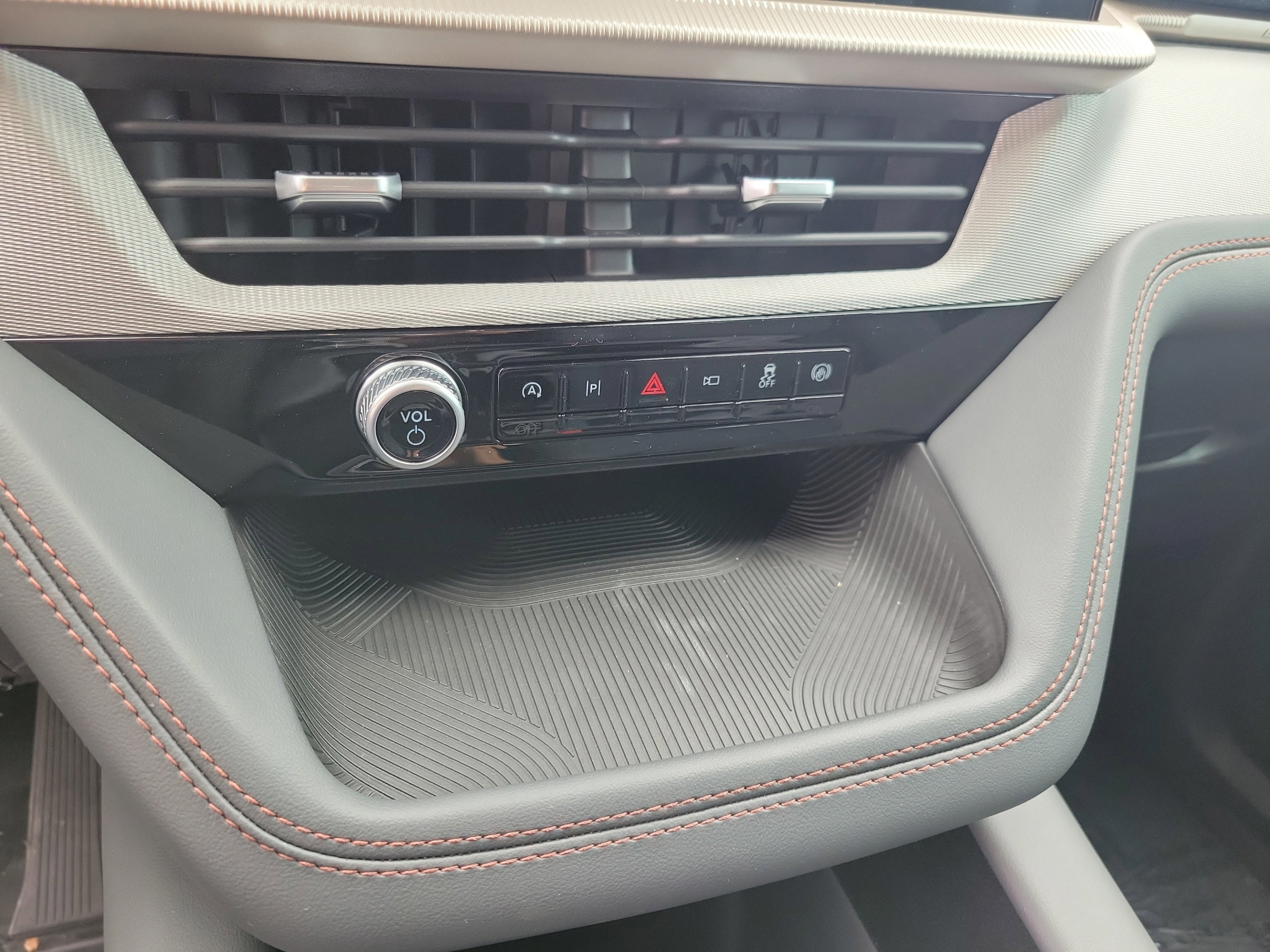 New 2026 Ford Explorer Active RWD image 28