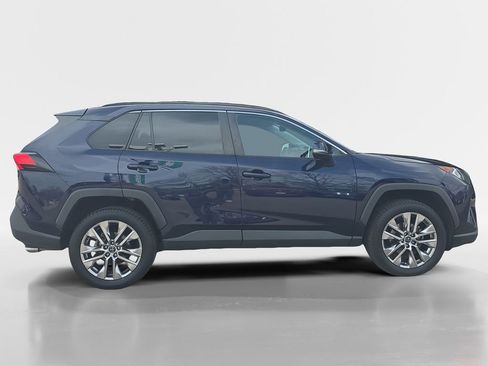 Used 2020 Toyota RAV4 XLE Premium image 7