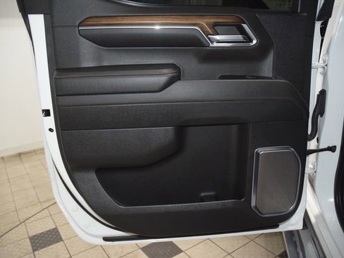 Used 2024 Chevrolet Silverado 1500 High Country w/ High Country Premium Package AWD/4WD image 43