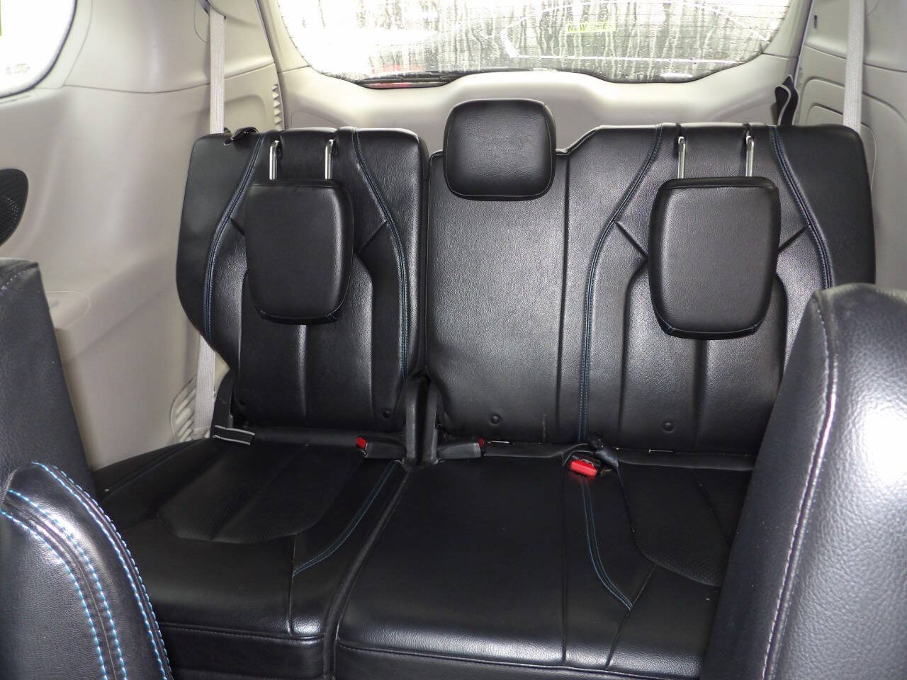 Used 2021 Chrysler Pacifica Touring-L FWD image 9