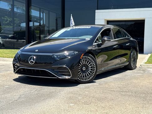 Used 2022 Mercedes-Benz EQS 580 4MATIC Sedan image 2
