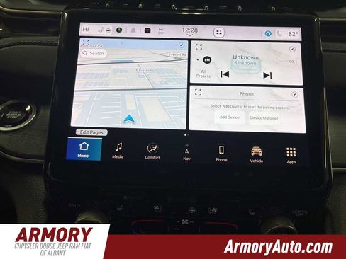 Used 2022 Jeep Grand Cherokee Overland w/ Luxury Tech Group IV image 18