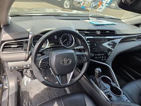 Used 2020 Toyota Camry XLE FWD image 6