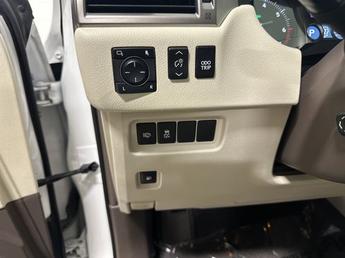 Used 2019 Lexus GX 460 Premium w/ Premium Package AWD/4WD image 38