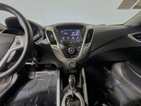 Used 2017 Hyundai Veloster FWD image 25