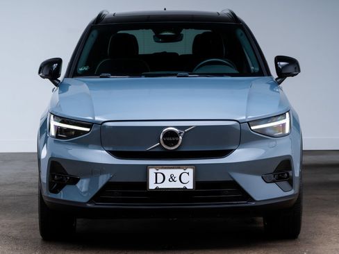 Used 2023 Volvo XC40 Recharge Ultimate w/ Protection Package Premier AWD/4WD image 2