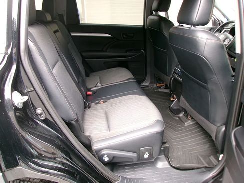 Used 2019 Toyota Highlander Plus AWD/4WD image 10