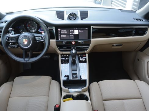 Certified 2026 Porsche Macan AWD/4WD image 12