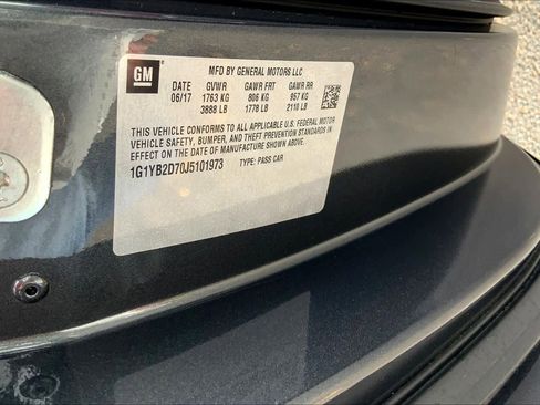 Used 2018 Chevrolet Corvette Stingray Coupe w/ Carbon Flash Badge Package image 28