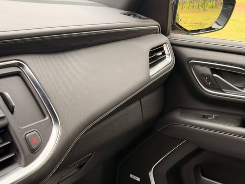 Used 2023 GMC Yukon SLT AWD/4WD image 19