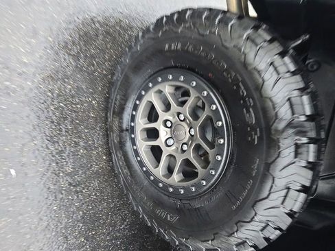 Used 2022 Jeep Wrangler Unlimited Rubicon w/ Xtreme Recon 35" Tire Package AWD/4WD image 9