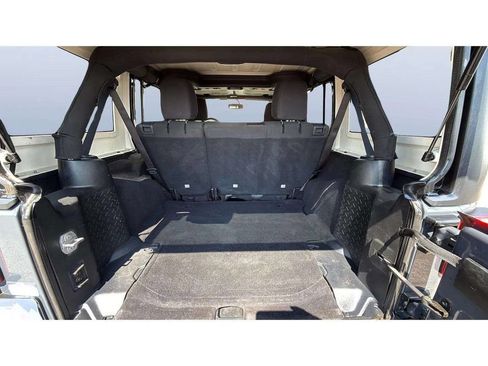 Used 2018 Jeep Wrangler Unlimited Sport w/ Quick Order Package 24W AWD/4WD image 15