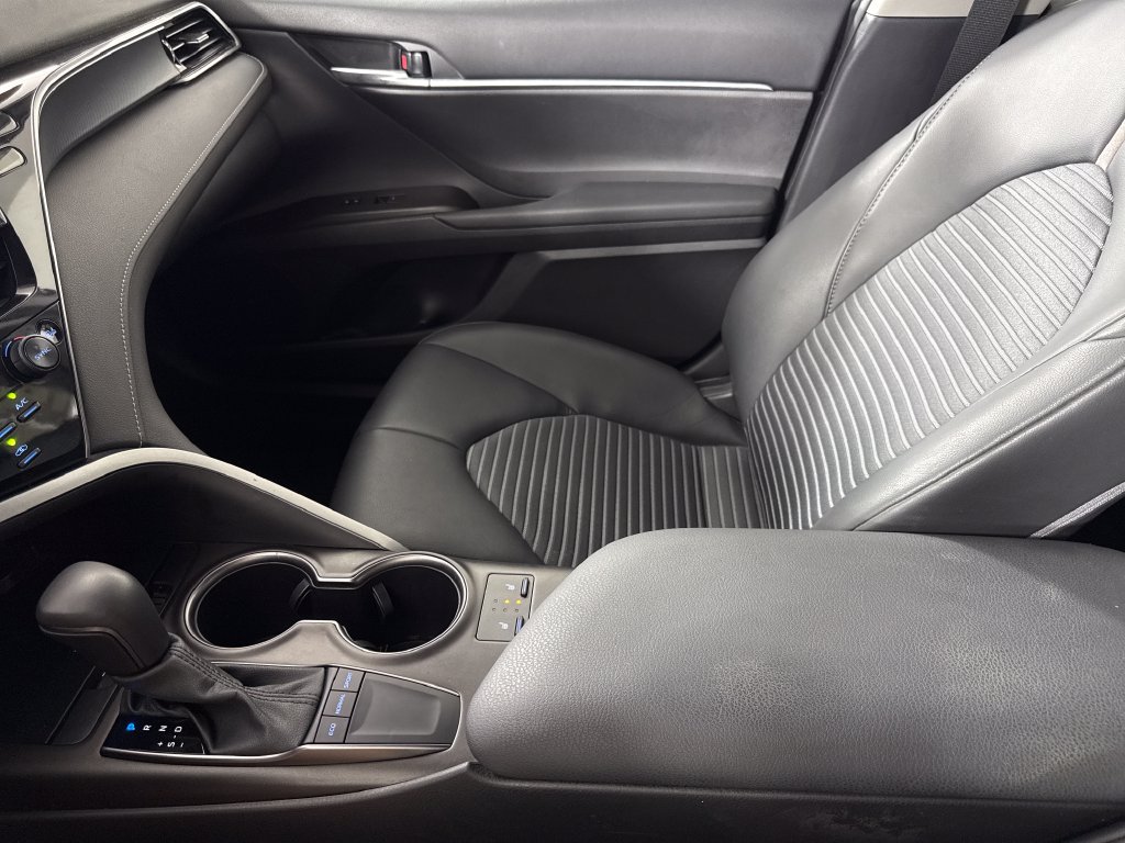 Used 2024 Toyota Camry SE w/ Cold Weather Package FWD image 22