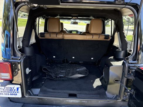 Used 2014 Jeep Wrangler Unlimited Sahara w/ Dual Top Group AWD/4WD image 21