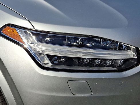 Used 2021 Volvo XC90 T8 Inscription Expression w/ Climate Package image 33