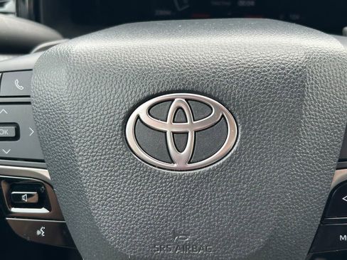 Used 2025 Toyota Camry SE FWD image 37