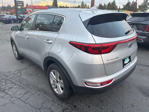 Used 2017 Kia Sportage LX image 2