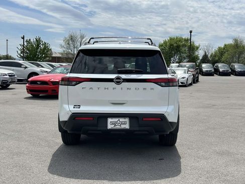 Used 2025 Nissan Pathfinder SV FWD image 4