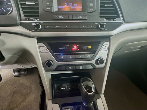 Used 2017 Hyundai Elantra SE FWD image 21