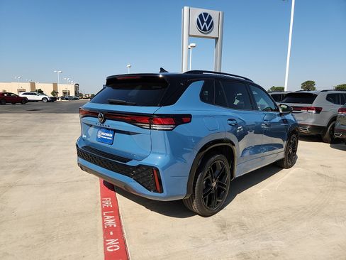 New 2026 Volkswagen Tiguan SE R-Line FWD image 7