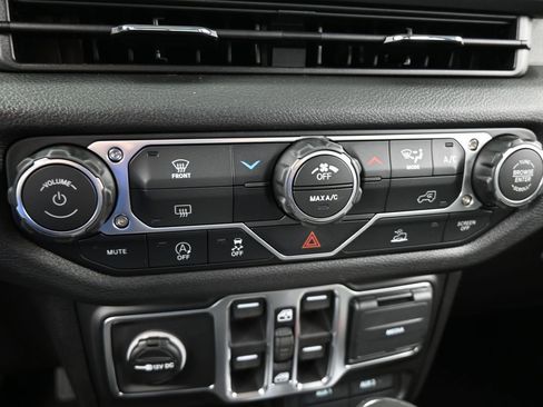 New 2026 Jeep Gladiator Sport image 17