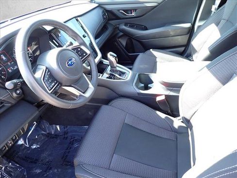Used 2025 Subaru Outback Premium AWD/4WD image 12
