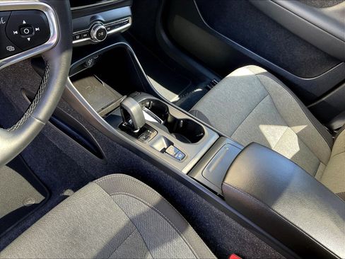 Used 2025 Volvo XC40 B5 Core AWD/4WD image 17