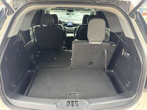 Used 2021 Ford Explorer XLT w/ Equipment Group 202A image 15