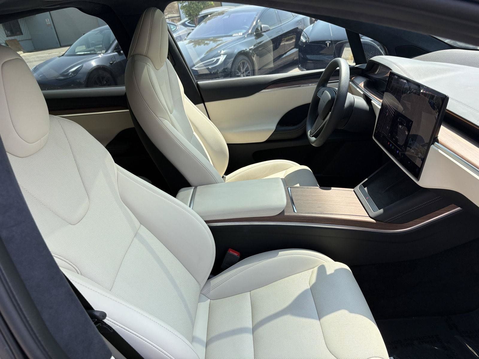 Used 2025 Tesla Model X AWD/4WD image 25
