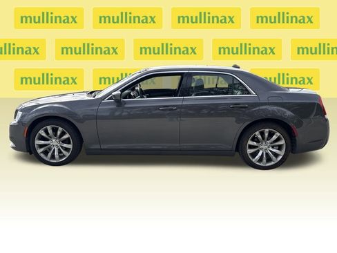 Used 2019 Chrysler 300 Touring L w/ Quick Order Package 22F image 10