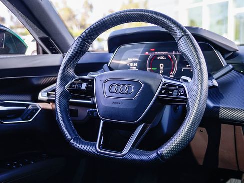 Used 2023 Audi e-tron GT Prestige image 15