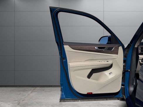 Used 2025 Volkswagen Atlas SEL image 15