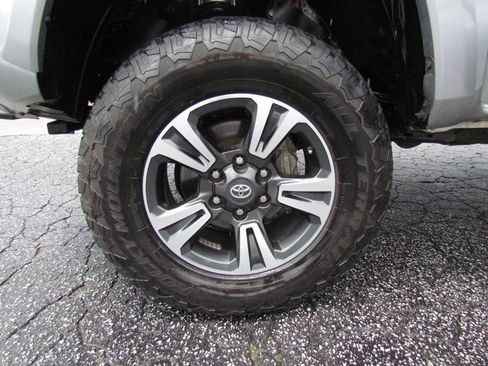 Used 2021 Toyota Tacoma SR5 RWD image 28