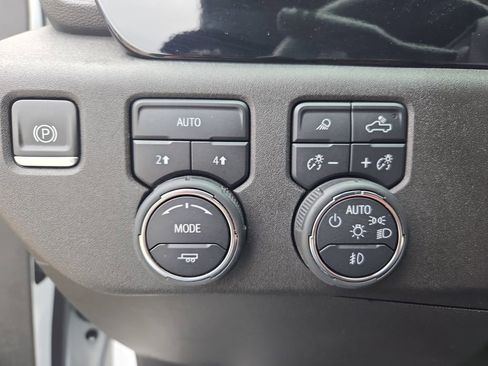 Used 2023 Chevrolet Silverado 1500 LTZ AWD/4WD image 26