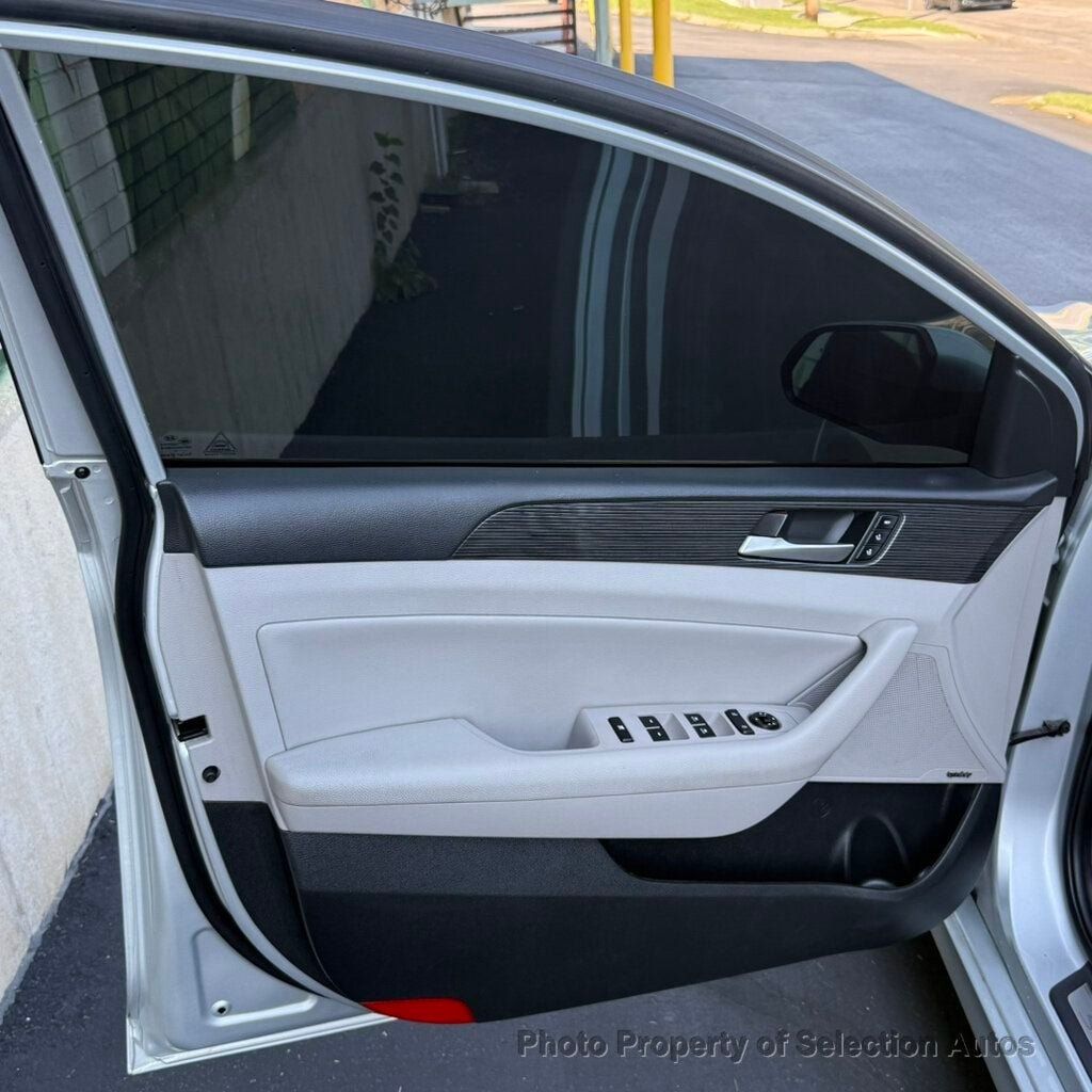 Used 2019 Hyundai Sonata Limited w/ Ultimate Package 04 FWD image 16