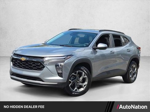 Used 2024 Chevrolet Trax LT FWD image 1