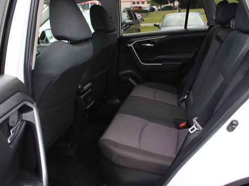 Used 2025 Toyota RAV4 XLE AWD/4WD image 16