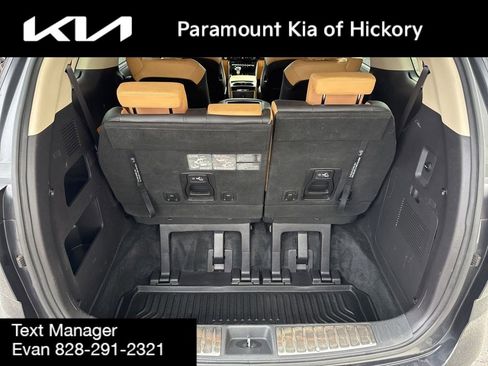 Used 2023 Kia Carnival EX image 12