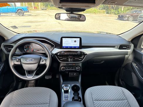 Used 2020 Ford Escape SE image 12