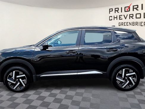 Used 2026 Nissan Kicks SV w/ SV Premium Package FWD image 5