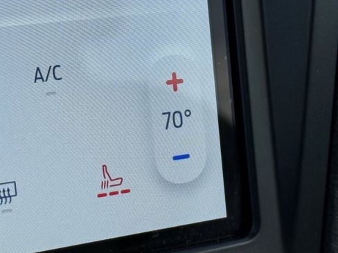 Used 2024 Ford Edge SEL image 29