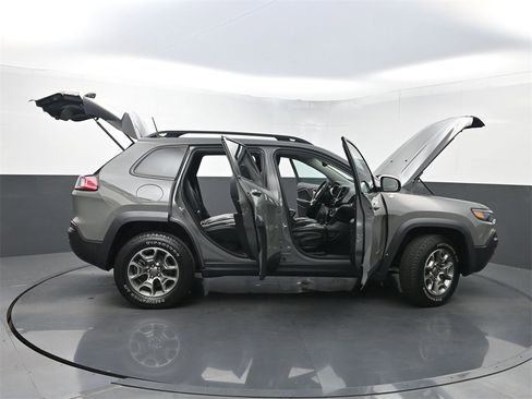 Used 2022 Jeep Cherokee Trailhawk image 34