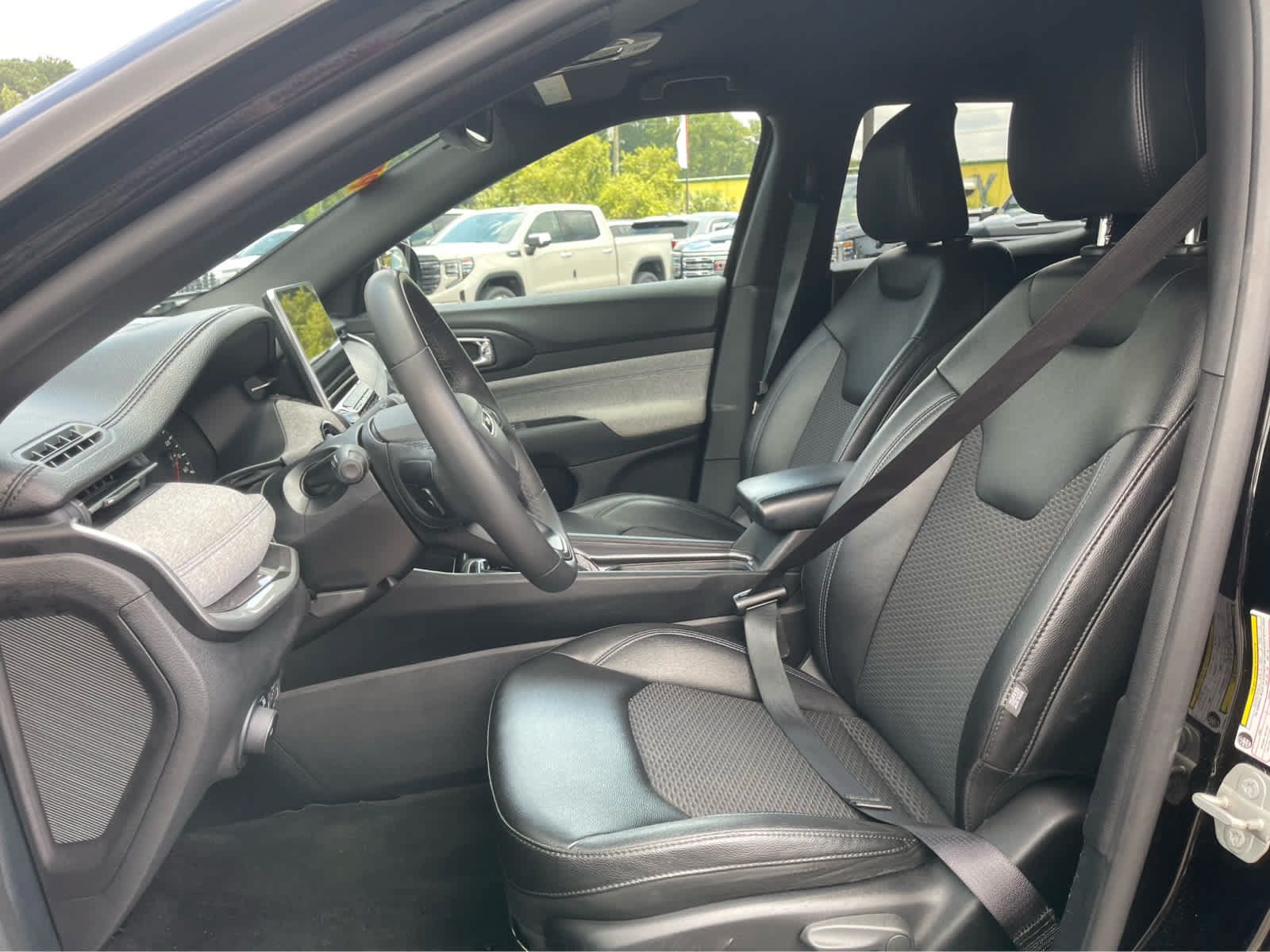 Used 2024 Jeep Compass Latitude AWD/4WD image 12