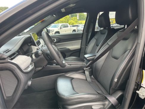 Used 2024 Jeep Compass Latitude AWD/4WD image 12