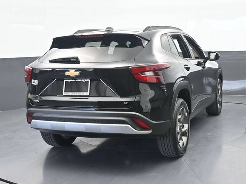 Used 2025 Chevrolet Trax LT FWD image 5